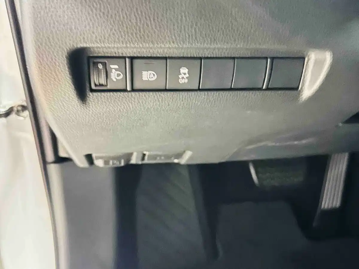 Toyota Venza 2024 2023 2.0L CVT FWD Luxury