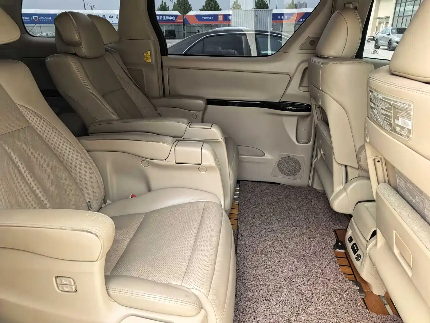 Toyota Alphard 2012 3.5L Luxury Edition фото 2