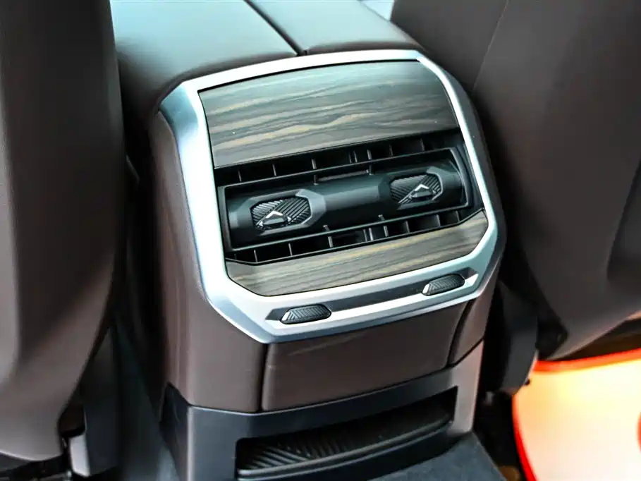 BMW 7 Series 2023 Model 735Li M Sport Package фото 34