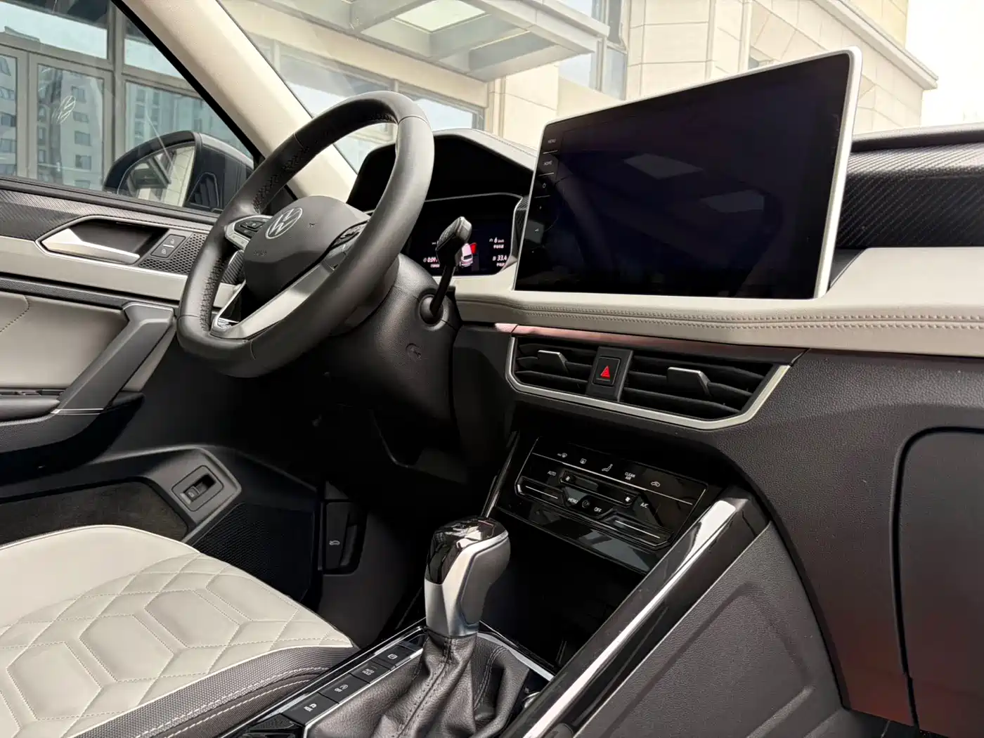 Volkswagen Tayron 2023 330TSI 2WD Luxury Plus Advanced Edition фото 10