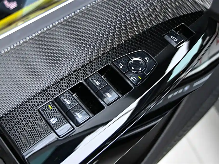 BMW 7 Series 2023 Model 735Li M Sport Package фото 24