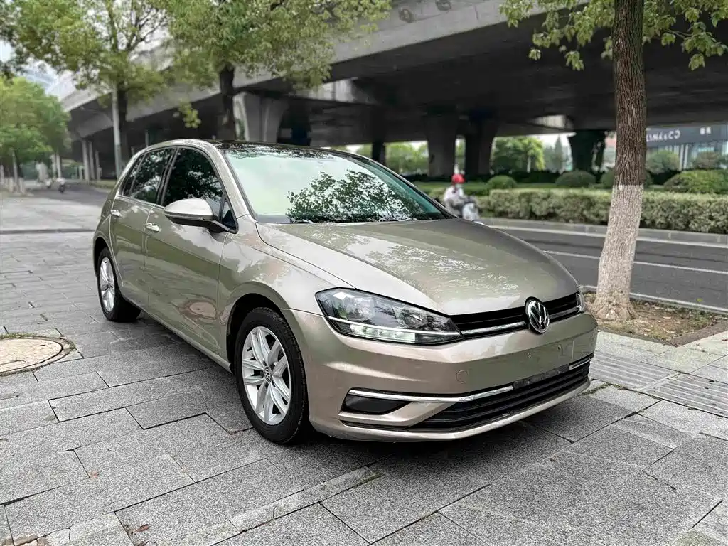 Photo 1 - Volkswagen Golf