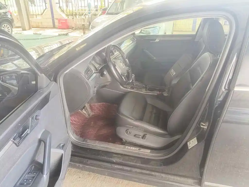 Фото 8 - Volkswagen Passat