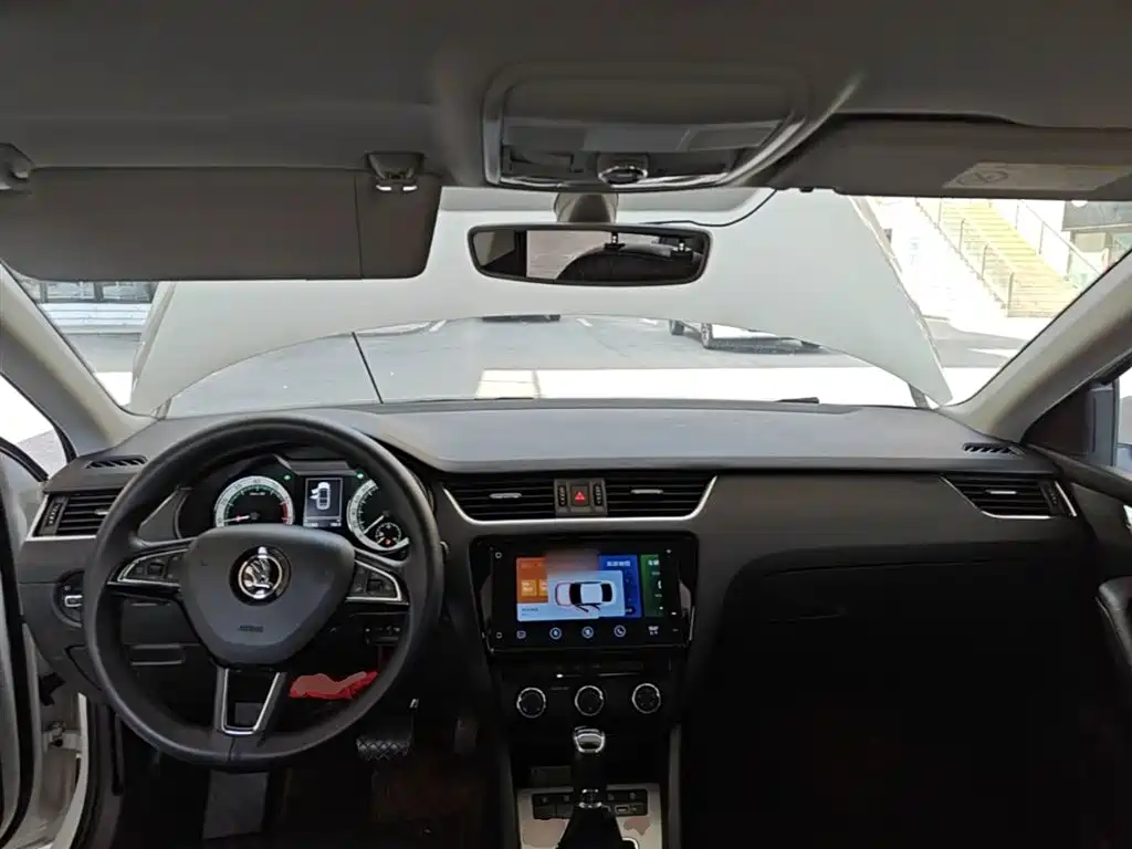 Škoda Octavia 2019 1.5L Automatic Smart Luxury China VI фото 10
