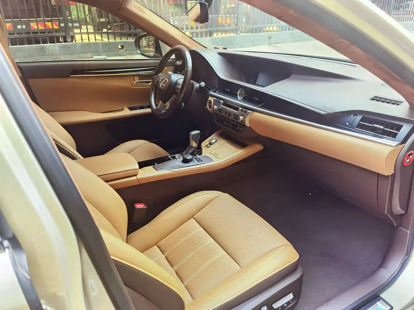 Lexus ES 2015 200 Elite Edition фото 11