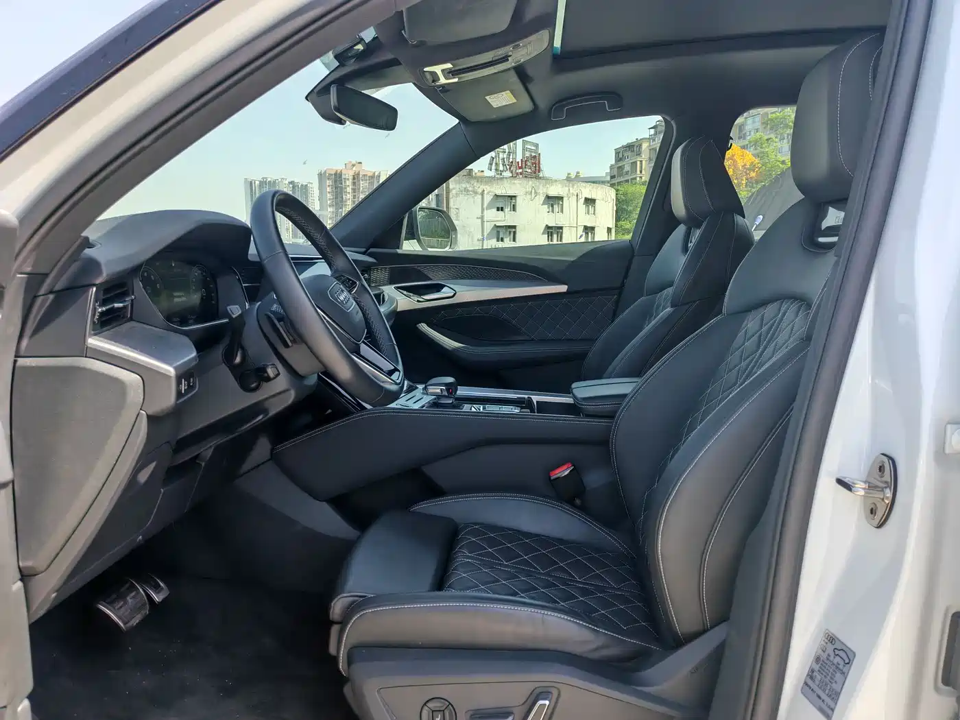 AUDI Q6