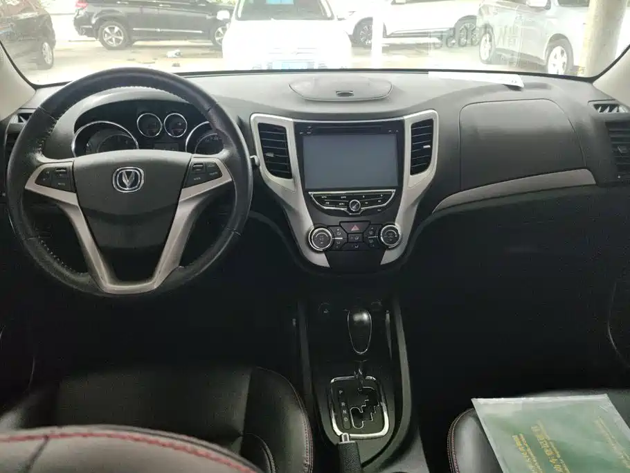 Changan CS35 2014 2014 1.6L Automatic Luxury Type China V