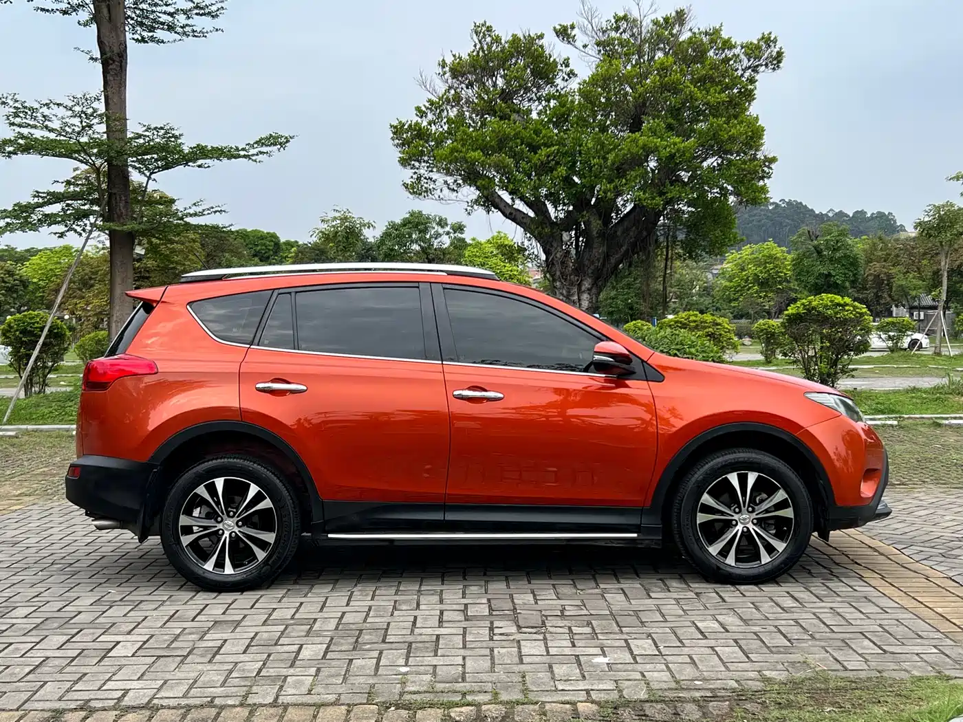 Toyota RAV4 Rongfang 2013 2.5L Automatic 4WD Premium Edition фото 4