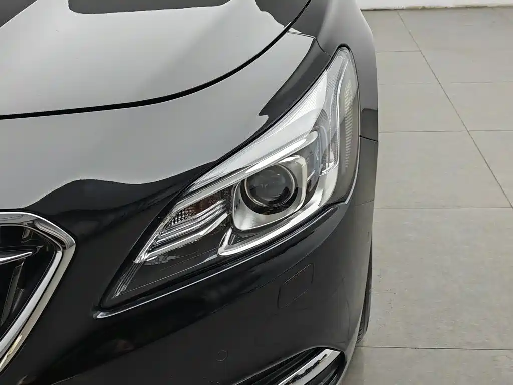 Photo 7 - Buick LaCrosse