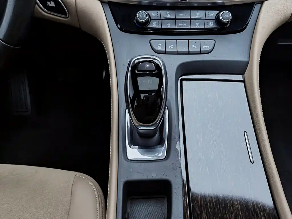 Photo 13 - Buick LaCrosse