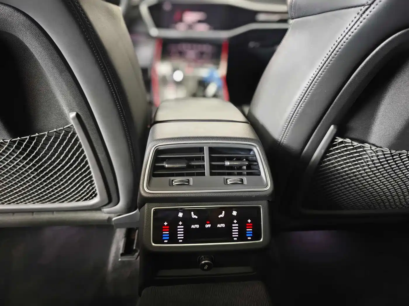 Audi A7 2023 Model 45 TFSI Premium Selection Edition фото 17