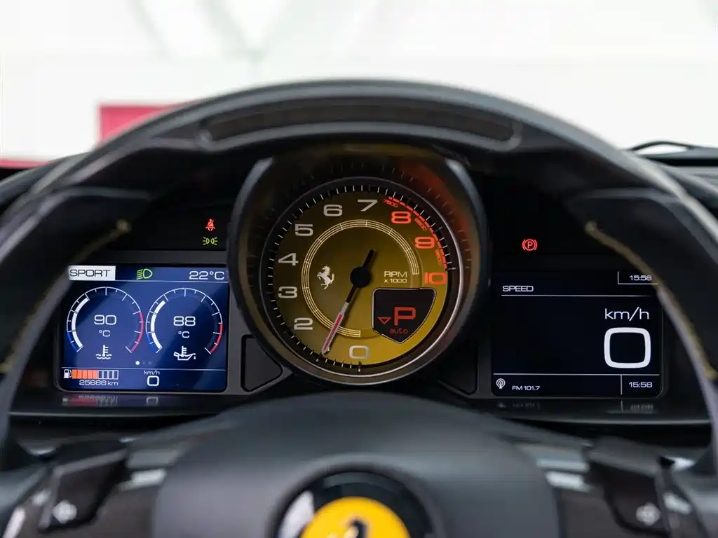 Ferrari GTC4Lusso 2017 3.9T V8 фото 12