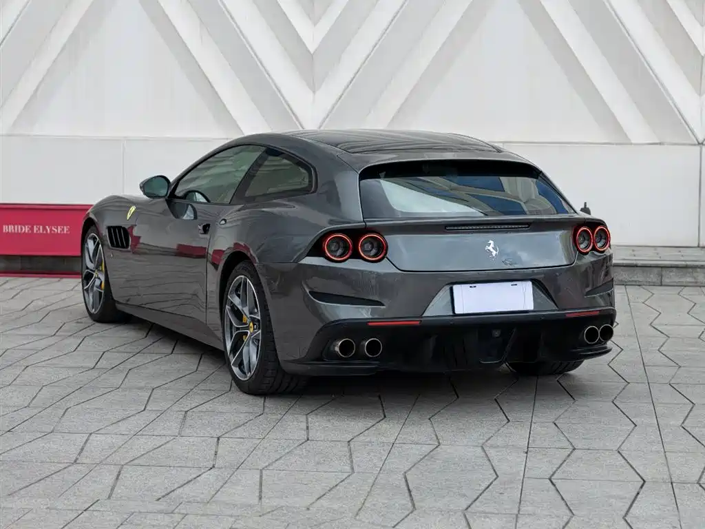 Ferrari GTC4Lusso 2017 3.9T V8 фото 6