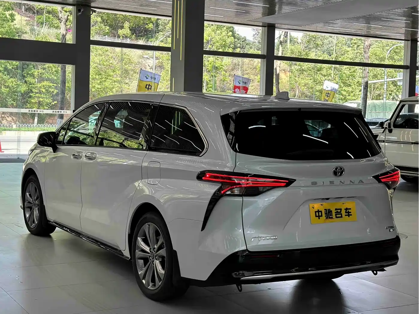 Toyota Sienna 2026 2.5L Hybrid FWD Exclusive Premium Edition фото 7