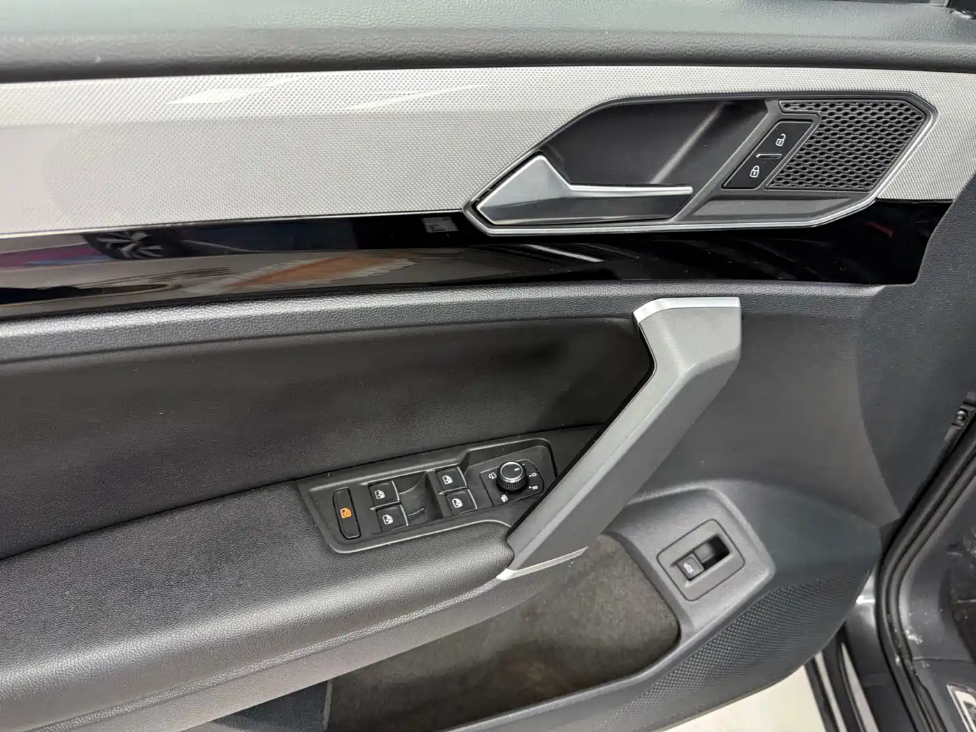 Volkswagen Tayron 2022 280TSI 2WD Luxury Smart Connect Edition фото 12