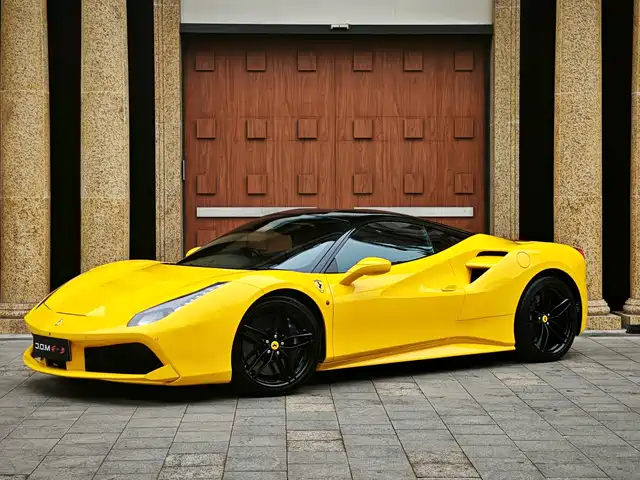 FERRARI 488