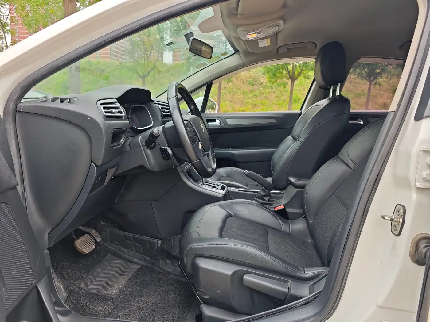 Citroën C4 C-Quatre 2016 2016 Happy Edition 1.6L Automatic Luxury Type
