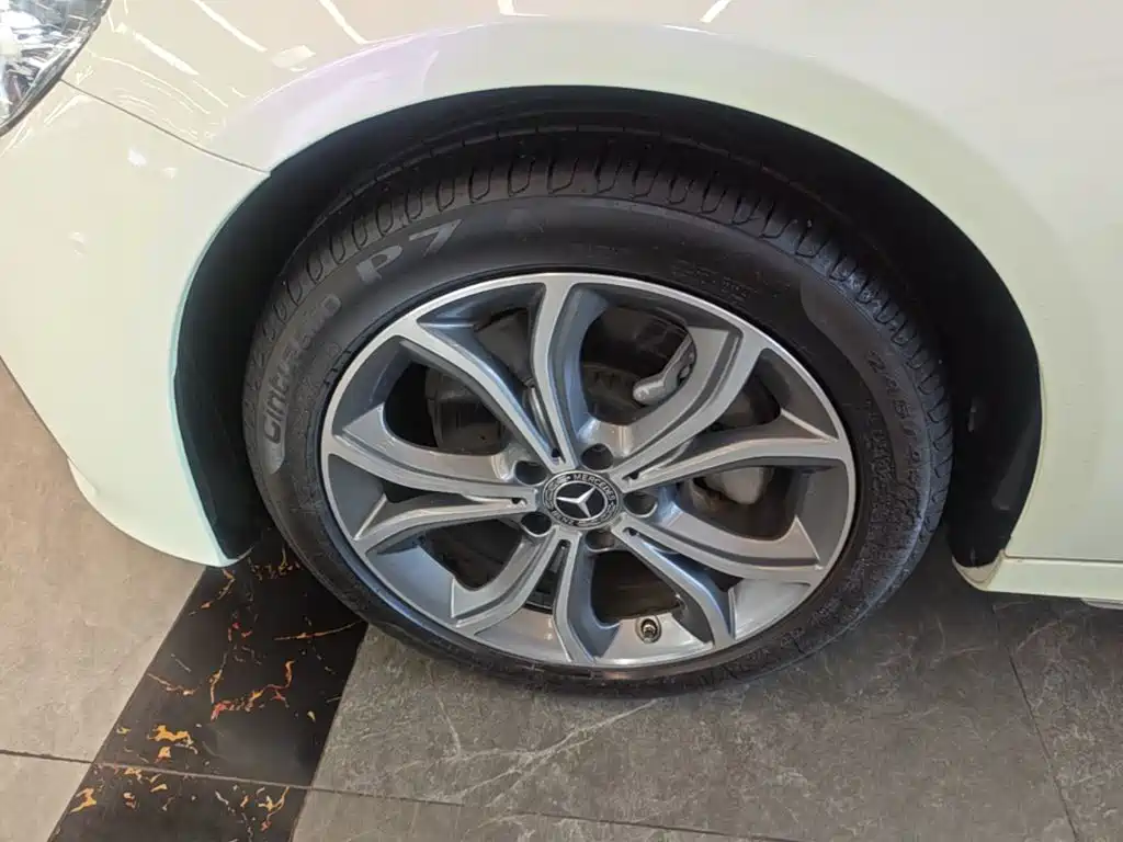 Фото 23 - Mercedes-Benz E-Class