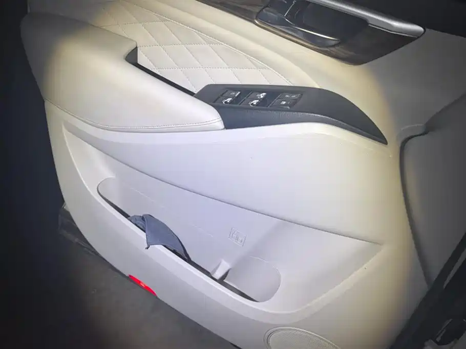 GAC Trumpchi Trumpchi M8 2018 320T Flagship Edition фото 7