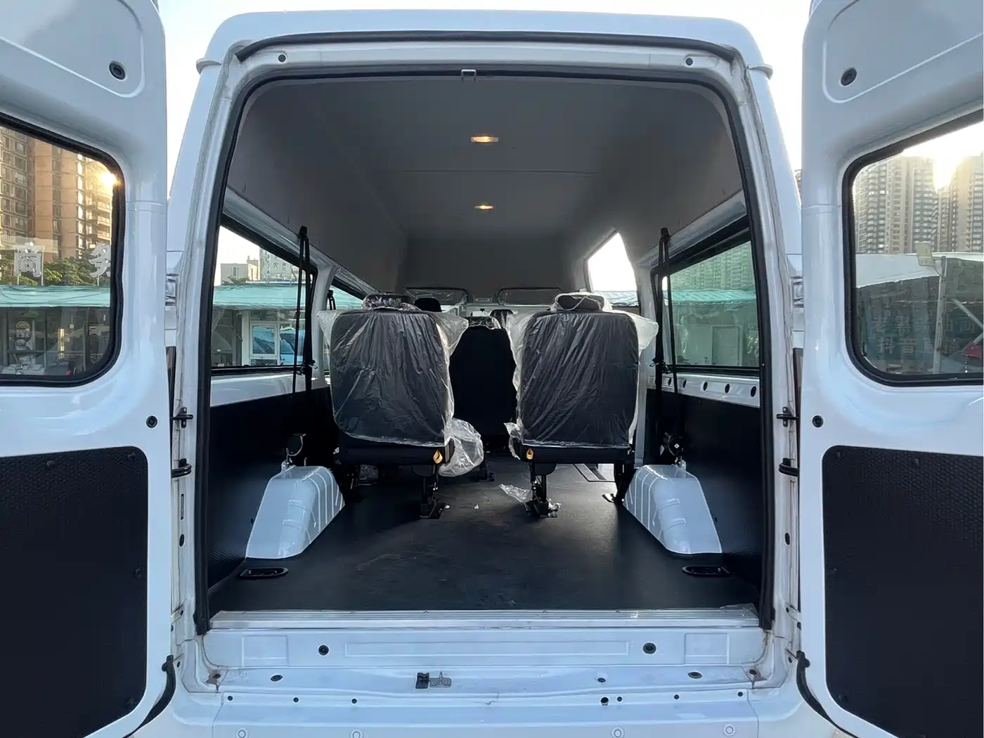 Jiangling JMC Fushun 2025 2025 Model 2.0T 6MT Diesel Medium Wheelbase Medium-High Roof Commercial MPV 7 Seats