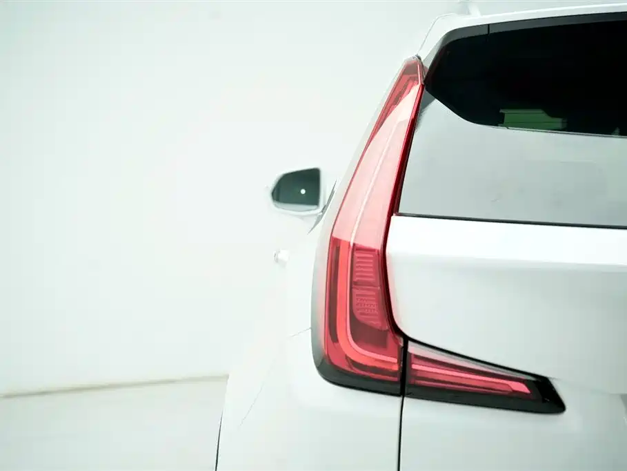 Cadillac XT4 2022 28T FWD Luxury фото 15