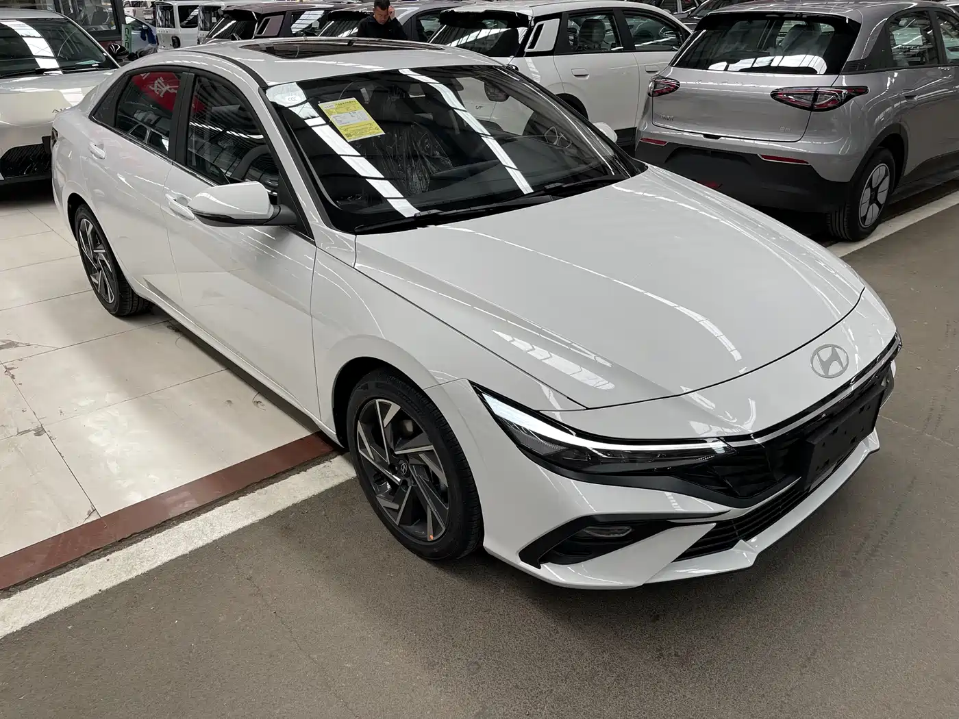 Hyundai Elantra 2023 1.5L CVT GLX Elite Edition фото 3