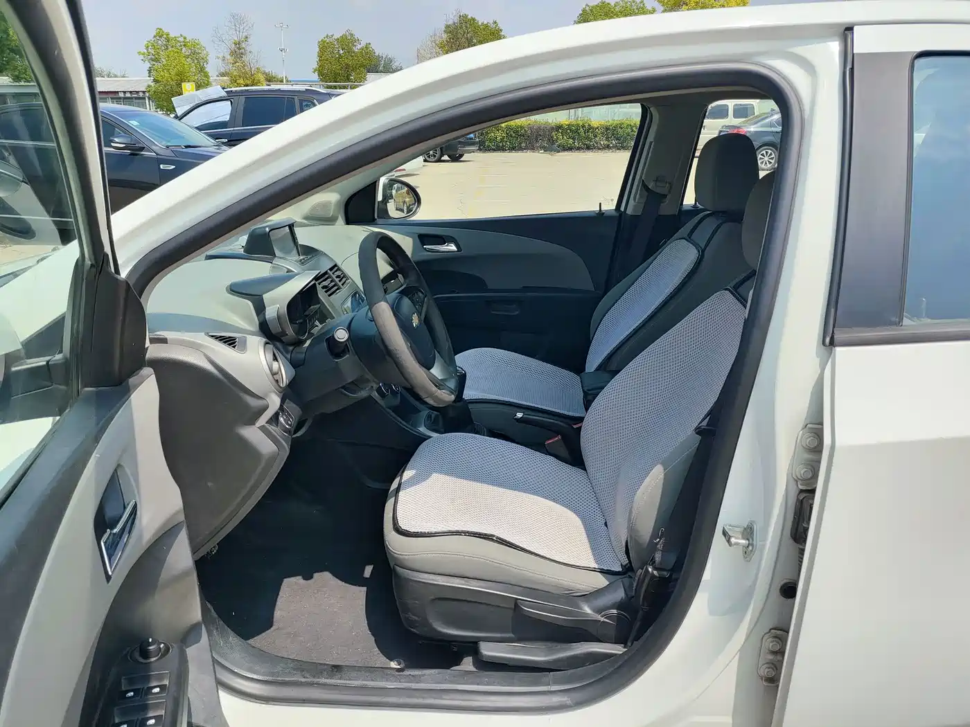 Chevrolet Aveo 2014 2014 Sedan 1.4SE MT Joy Edition