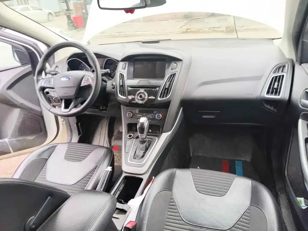 Photo 11 - Ford Focus