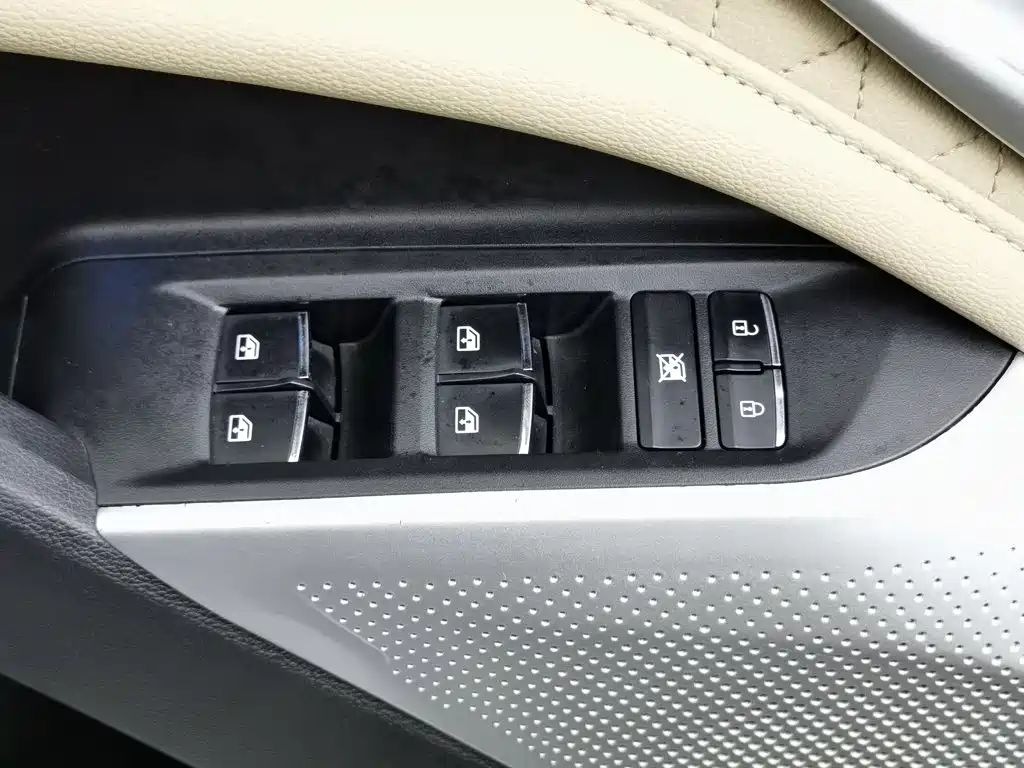SAIC Maxus D90 2018 2017 2.0T Automatic 4WD Sirius