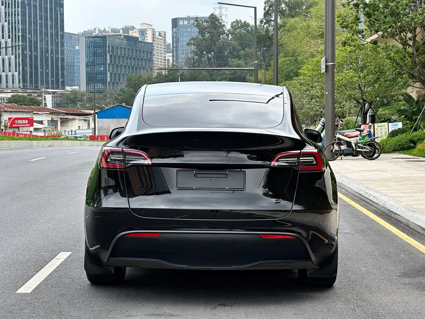 TESLA MODEL Y