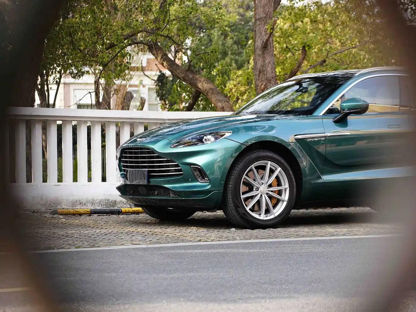 Aston Martin DBX 2023 2023 3.0T STRAIGHT-SIX