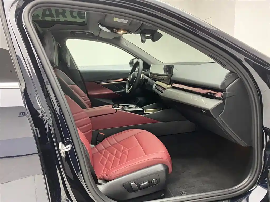 BMW 5 Series 2025 530Li Premium M Sport Package фото 18