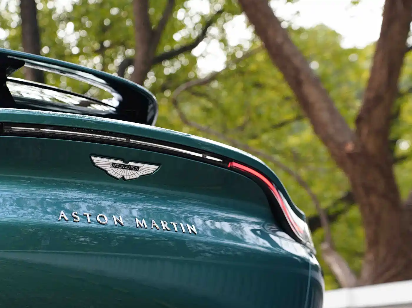Aston Martin DBX 2023 2023 3.0T STRAIGHT-SIX