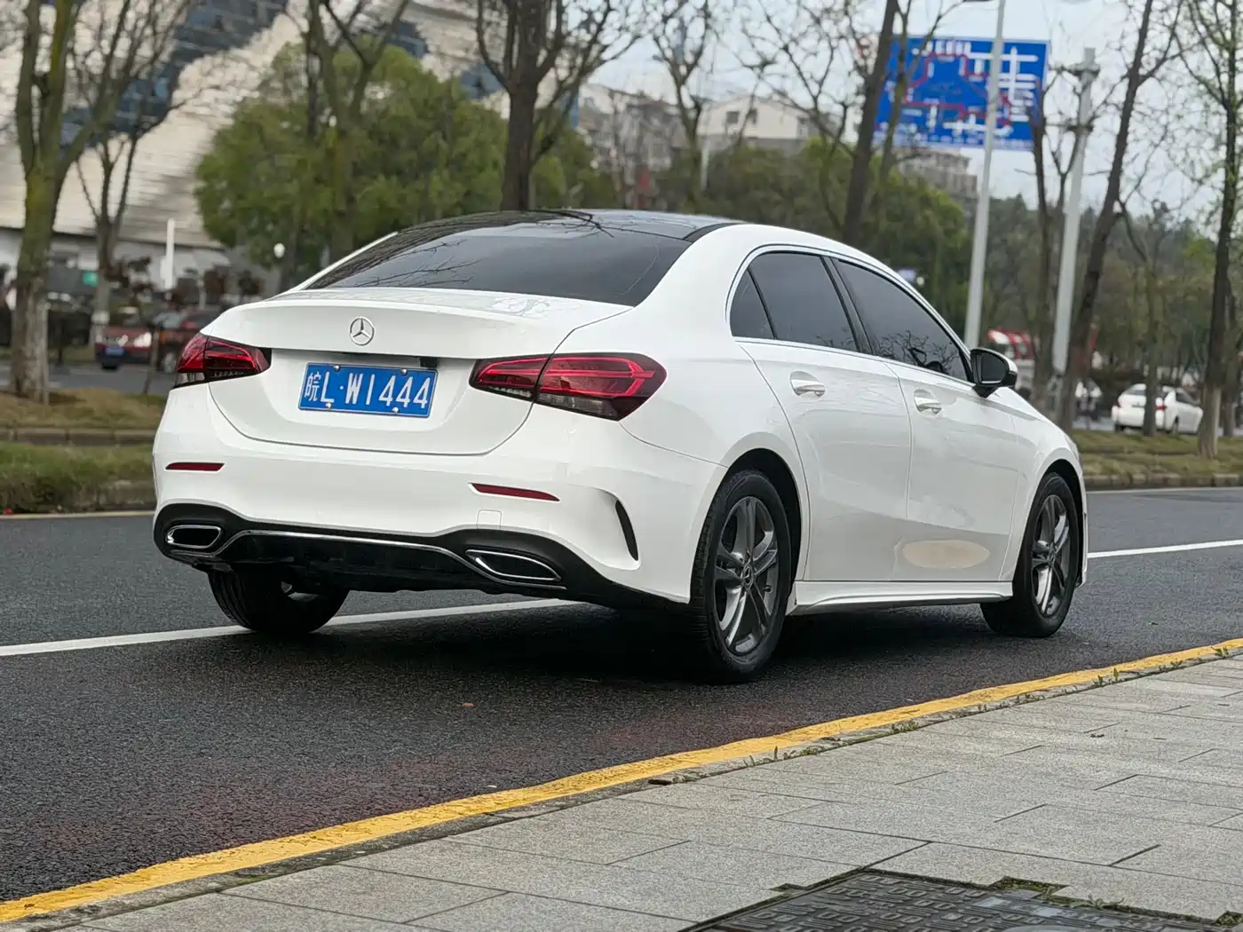 Mercedes-Benz A-Class 2022 A 180 L Sport Sedan фото 4