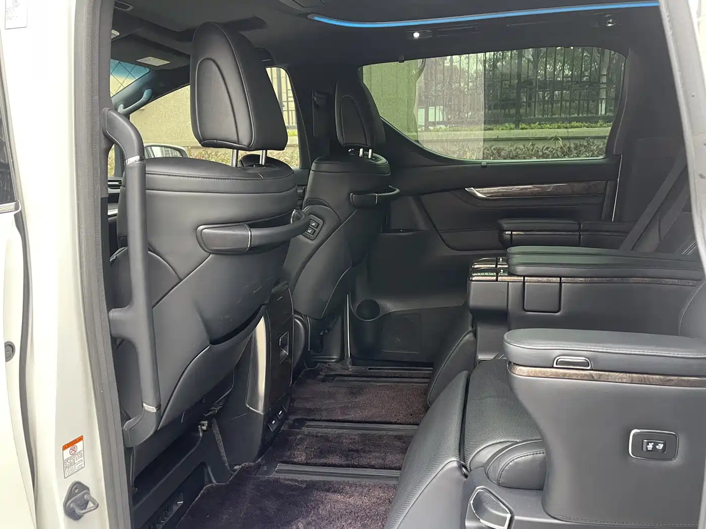Toyota Vellfire 2019 Hybrid 2.5L HV Premium Edition фото 11