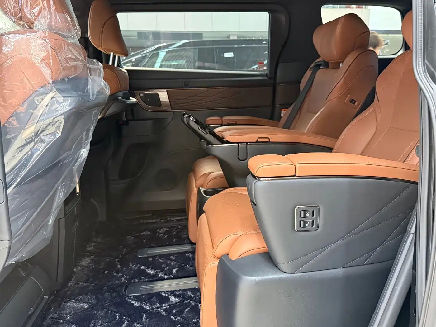 Toyota Alphard 2024 Hybrid 2.5L Ultimate Enjoyment Edition фото 13