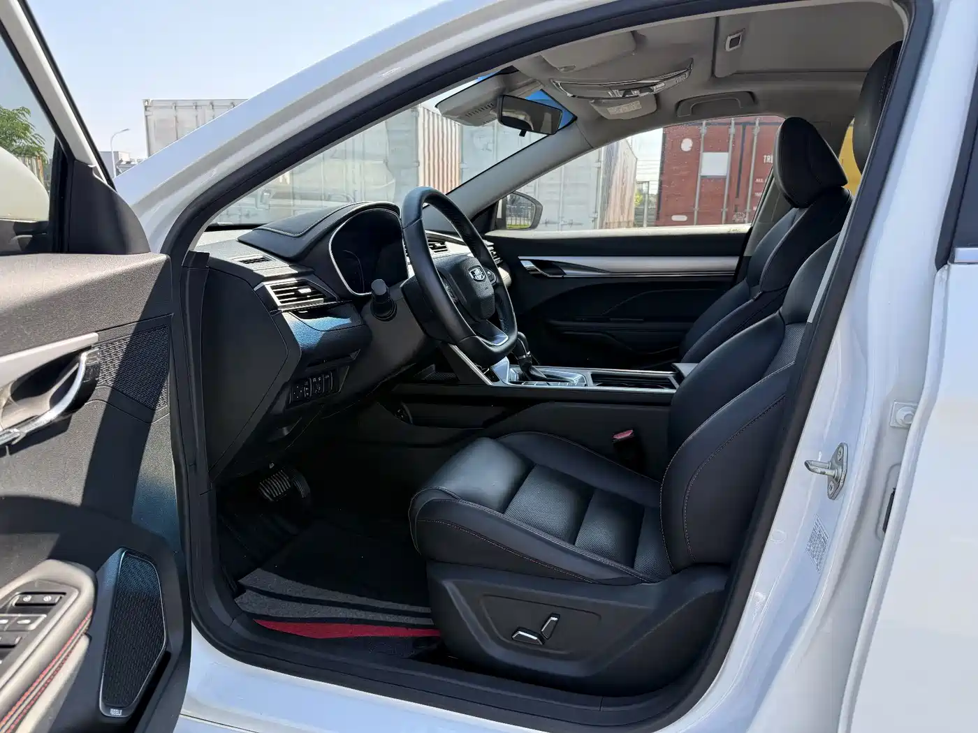 Фото 4 - Geely Binrui
