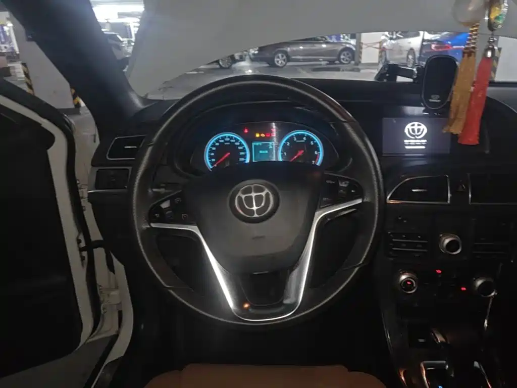 Zhonghua V5 2016 2016 1.5T Automatic 2WD Smart