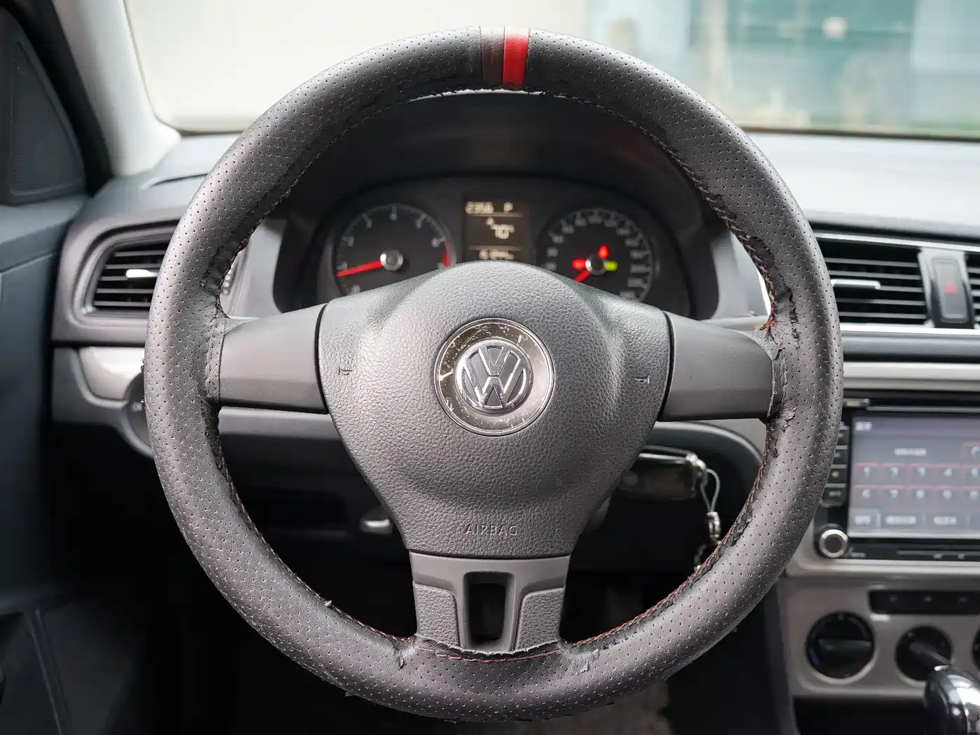 Volkswagen Lavida Tour 2013 1.6L Automatic Trend Style фото 18