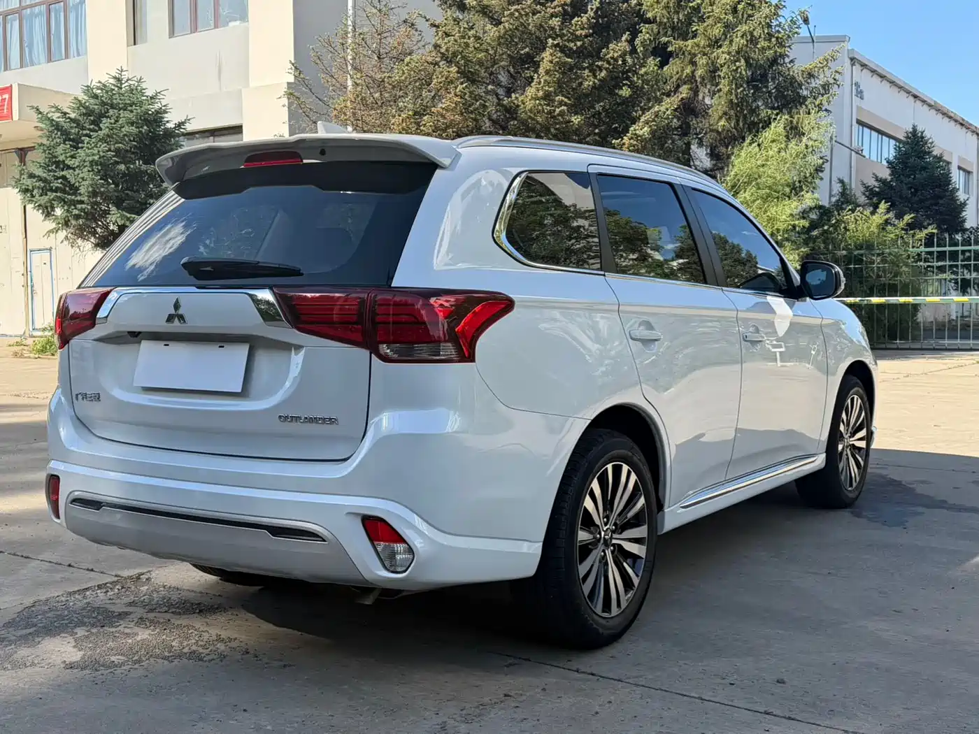 MITSUBISHI OUTLANDER
