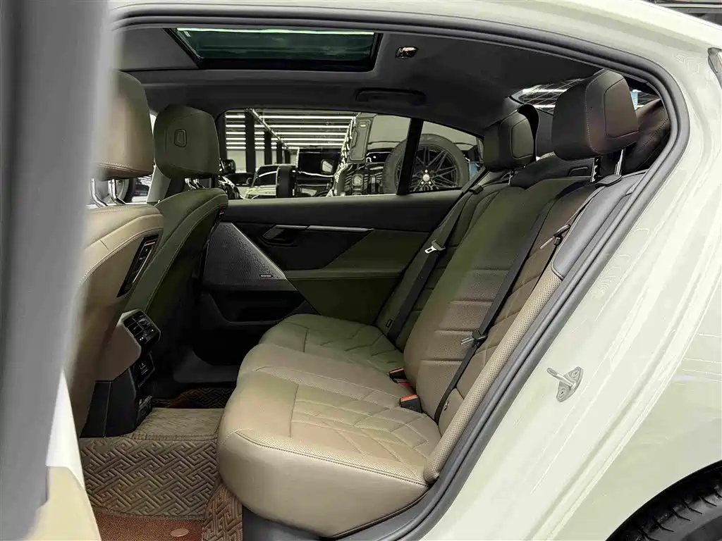Фото 9 - BMW 5 Series