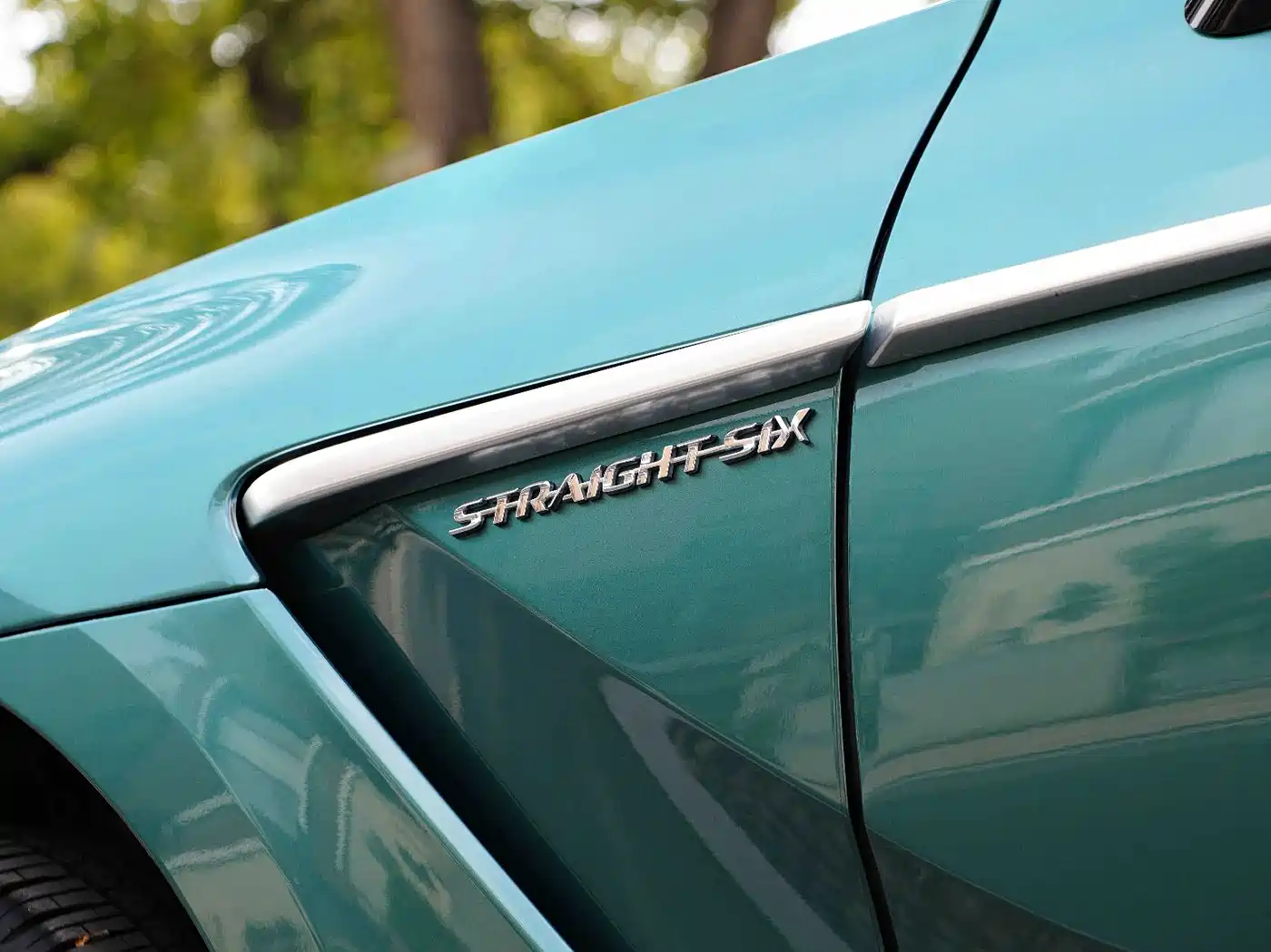 Aston Martin DBX 2023 2023 3.0T STRAIGHT-SIX