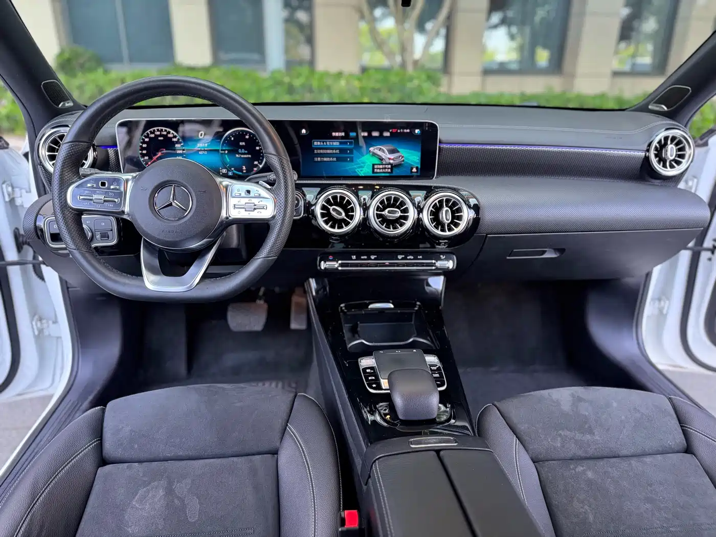 Mercedes-Benz A-Class 2019 A 200 L Sport Sedan фото 6