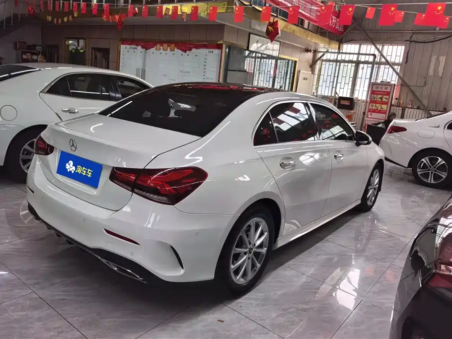 Mercedes-Benz A-Class 2019 A 200 L Sport Sedan фото 3