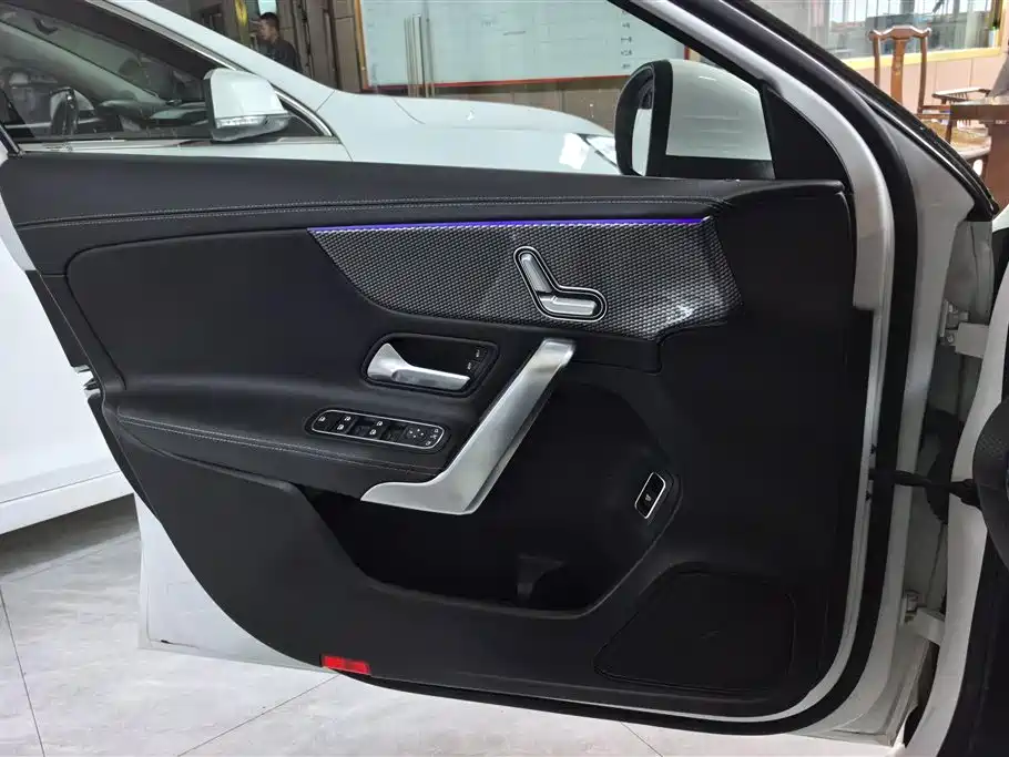 Mercedes-Benz A-Class 2019 A 200 L Sport Sedan фото 7