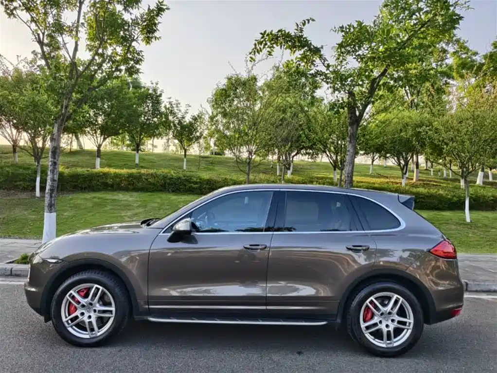 Porsche Cayenne 2011 Cayenne Turbo 4.8T фото 4