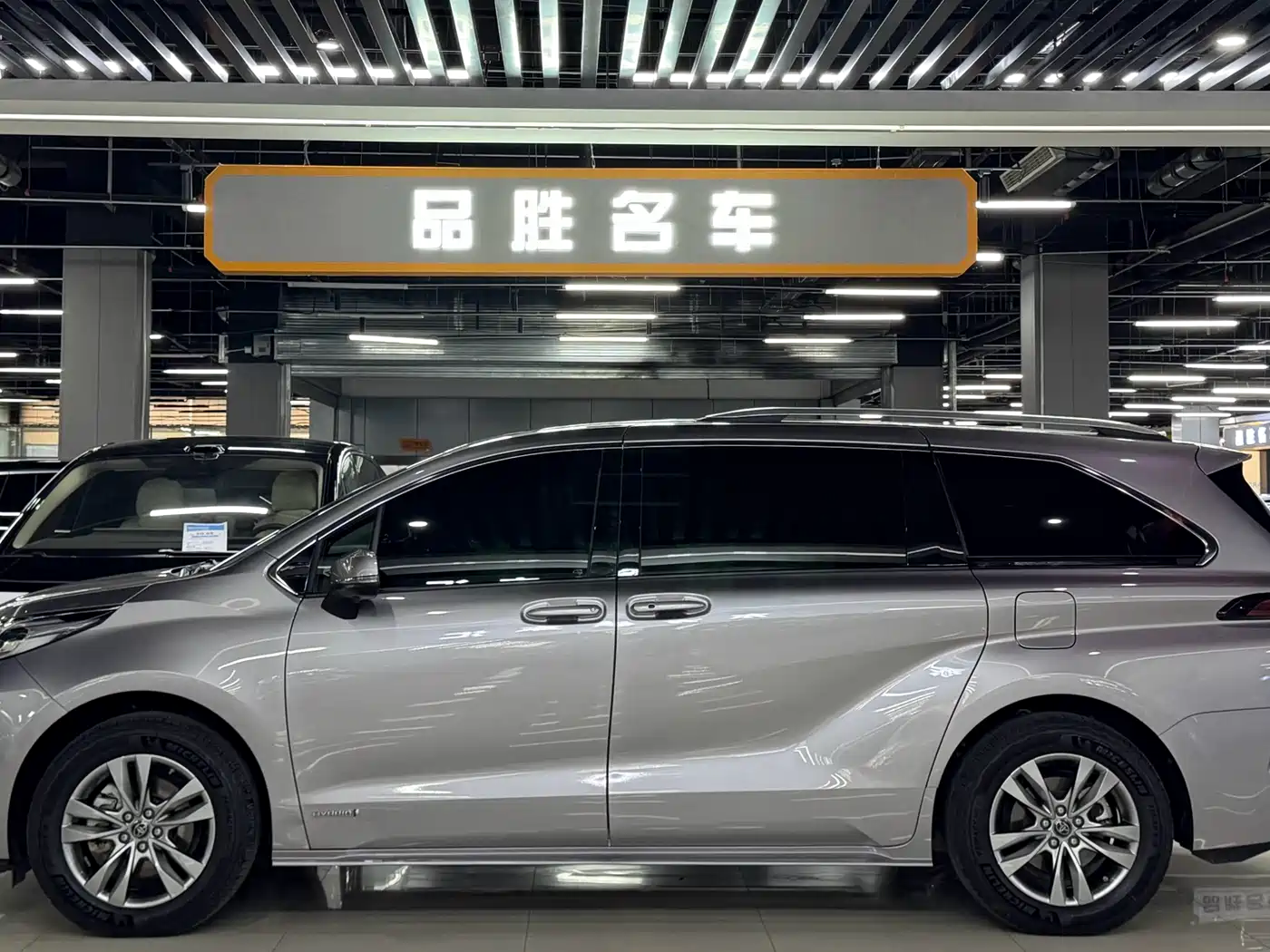 Toyota Sienna 2023 2.5L Hybrid Comfort Edition фото 3