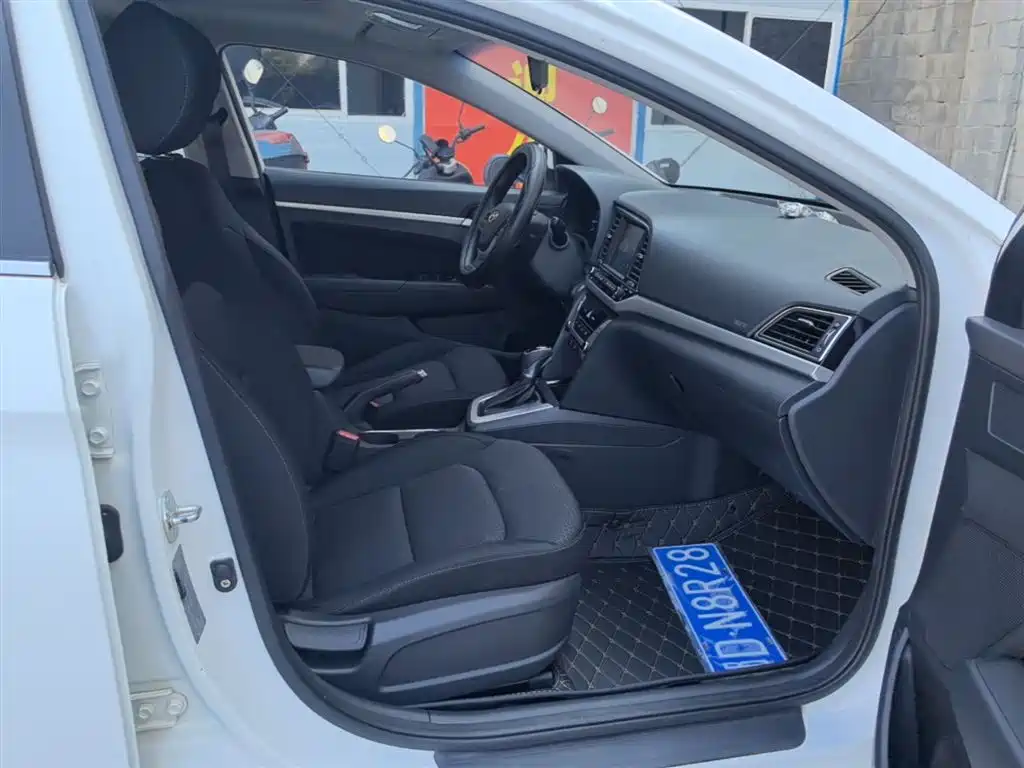 Hyundai Elantra 2016 Model 1.6L Automatic Smart Elite фото 25