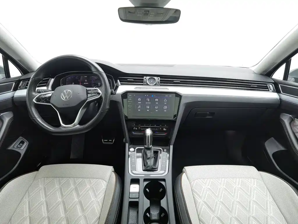 Volkswagen Magotan 2024 2023 Model 2 Million Commemorative Edition 330TSI DSG Luxury