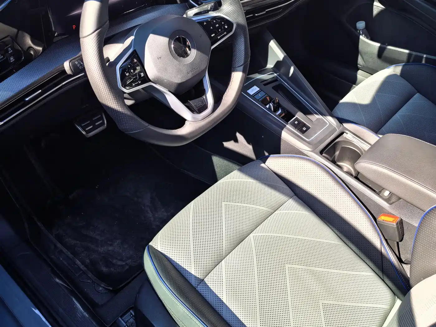 Volkswagen Golf 2025 Facelift 300TSI R-Line фото 4